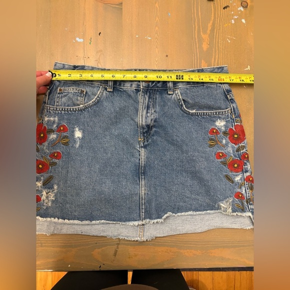 Zara Blue Denim Skirt with Red Floral Embroidery Size Large - Picture 7 of 8